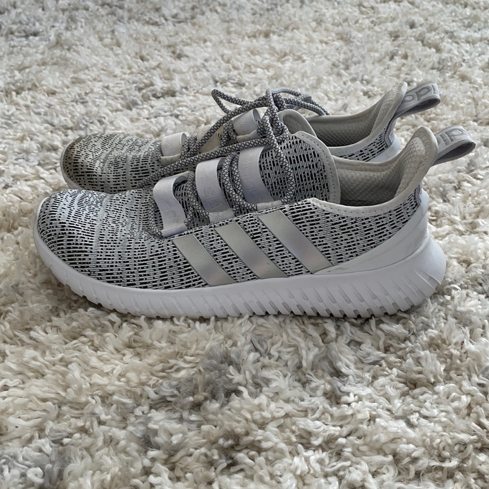 Adidas Kaptir Size 10.5
